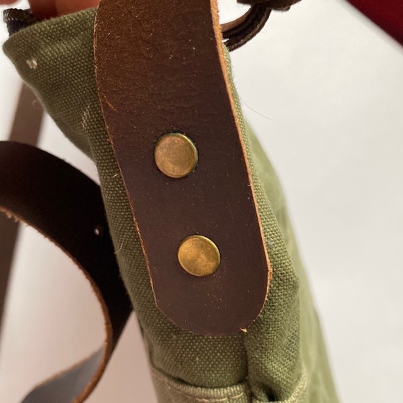 Pip Robins Crossbody - Picture 6 of 8